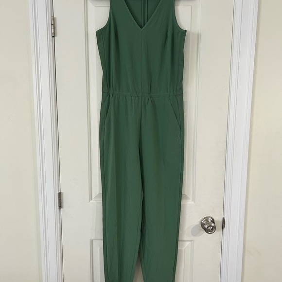 Athleta Brooklyn Jumpsuit (Vineyard Green) - Picture 4 of 12